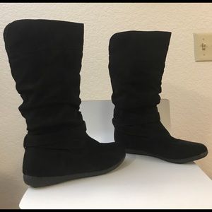 Black classic suede boot